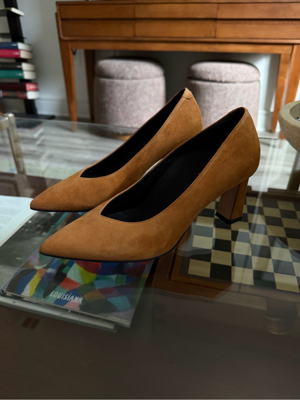 SCARLETT CHASE • 75 suede pumps in camel